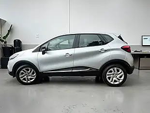 Used 2016 Renault Captur Dynamique Nav Silver - Interior and Exterior details 6