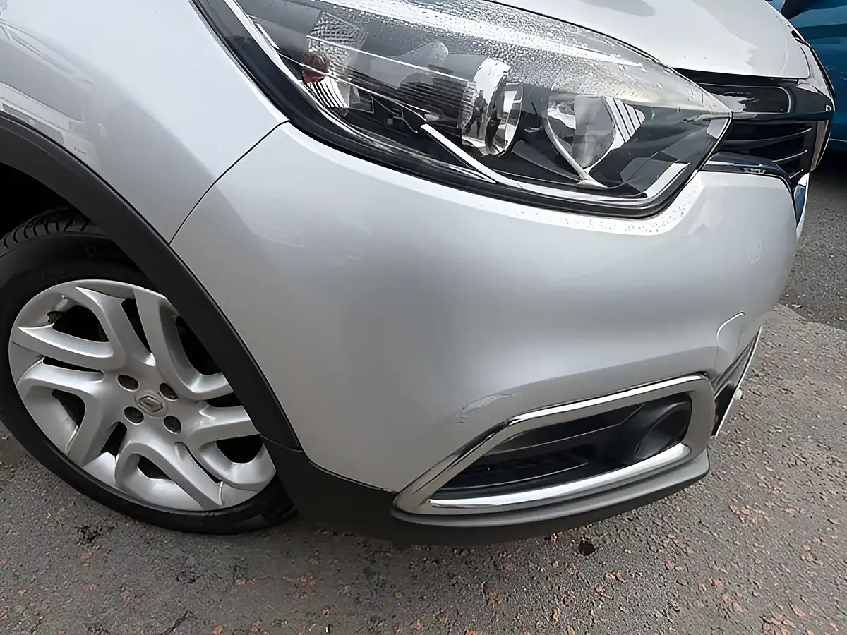 Used 2016 Renault Captur Dynamique Nav Silver - Interior and Exterior details 9