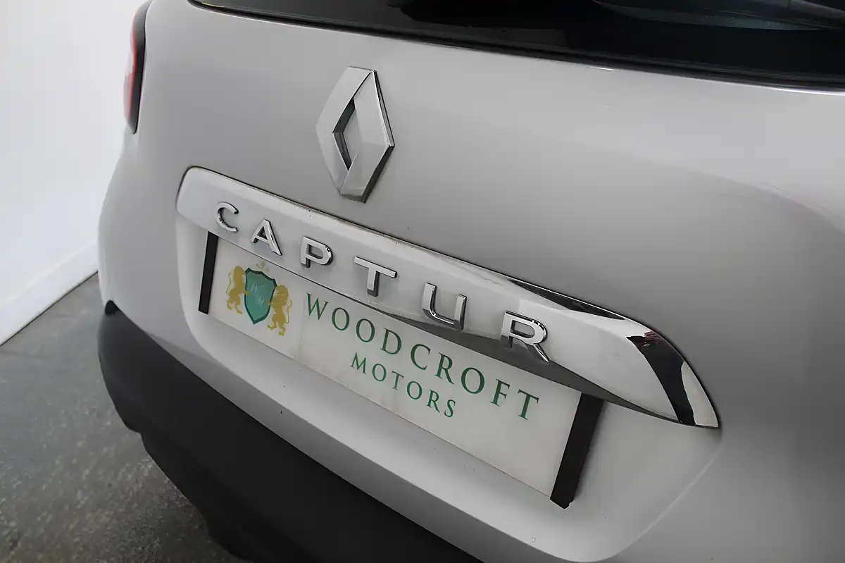 Used 2016 Renault Captur Dynamique Nav Silver - Interior and Exterior details 10