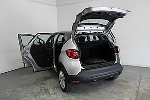 Used 2016 Renault Captur Dynamique Nav Silver - Interior and Exterior details 11