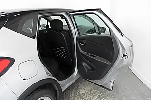 Used 2016 Renault Captur Dynamique Nav Silver - Interior and Exterior details 12