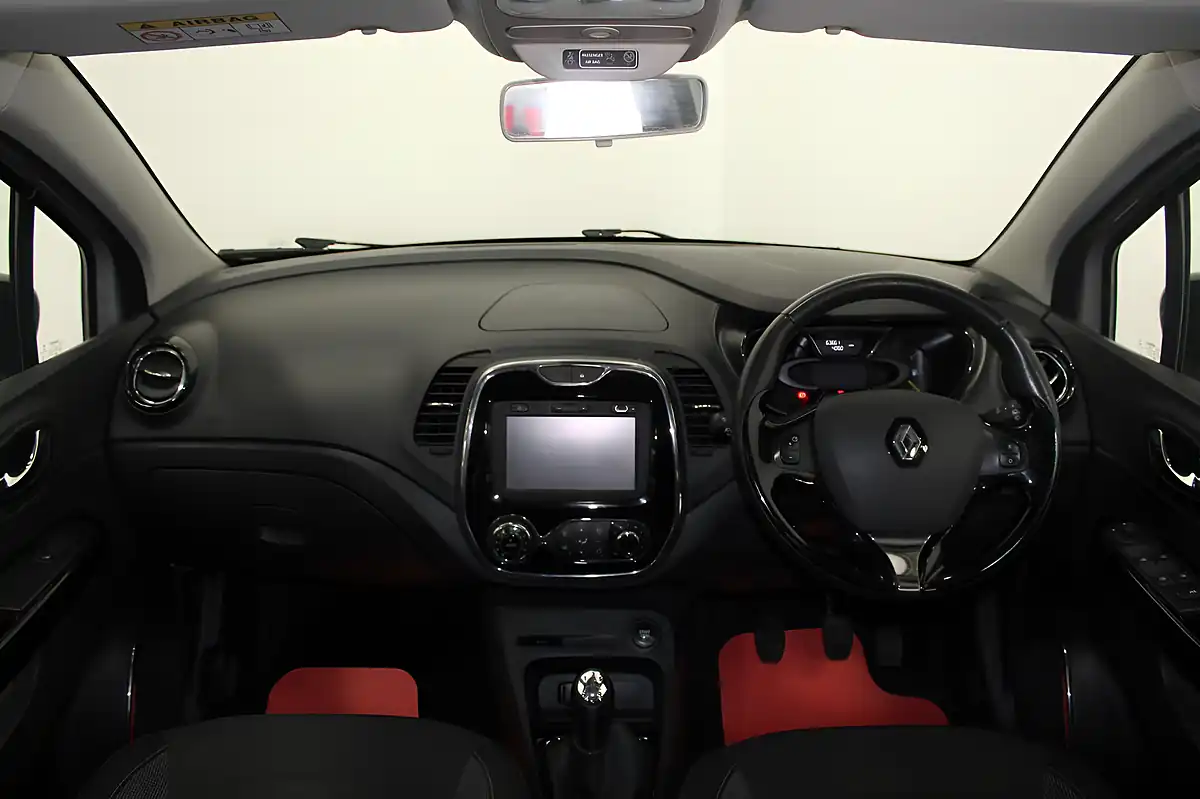 Used 2016 Renault Captur Dynamique Nav Silver - Interior and Exterior details 13