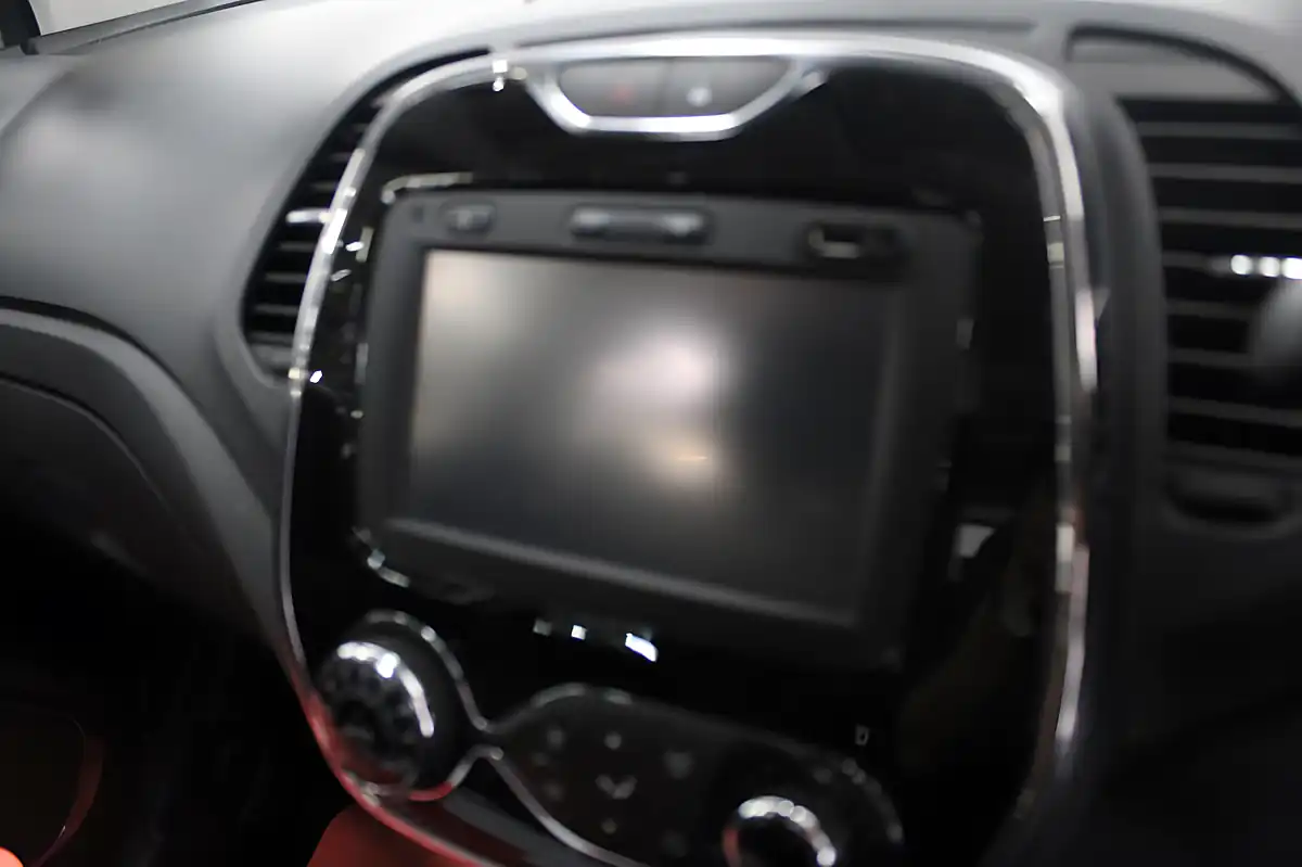 Used 2016 Renault Captur Dynamique Nav Silver - Interior and Exterior details 15