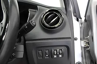 Used 2016 Renault Captur Dynamique Nav Silver - Interior and Exterior details 17