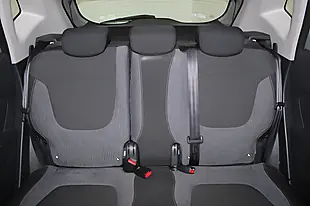 Used 2016 Renault Captur Dynamique Nav Silver - Interior and Exterior details 18