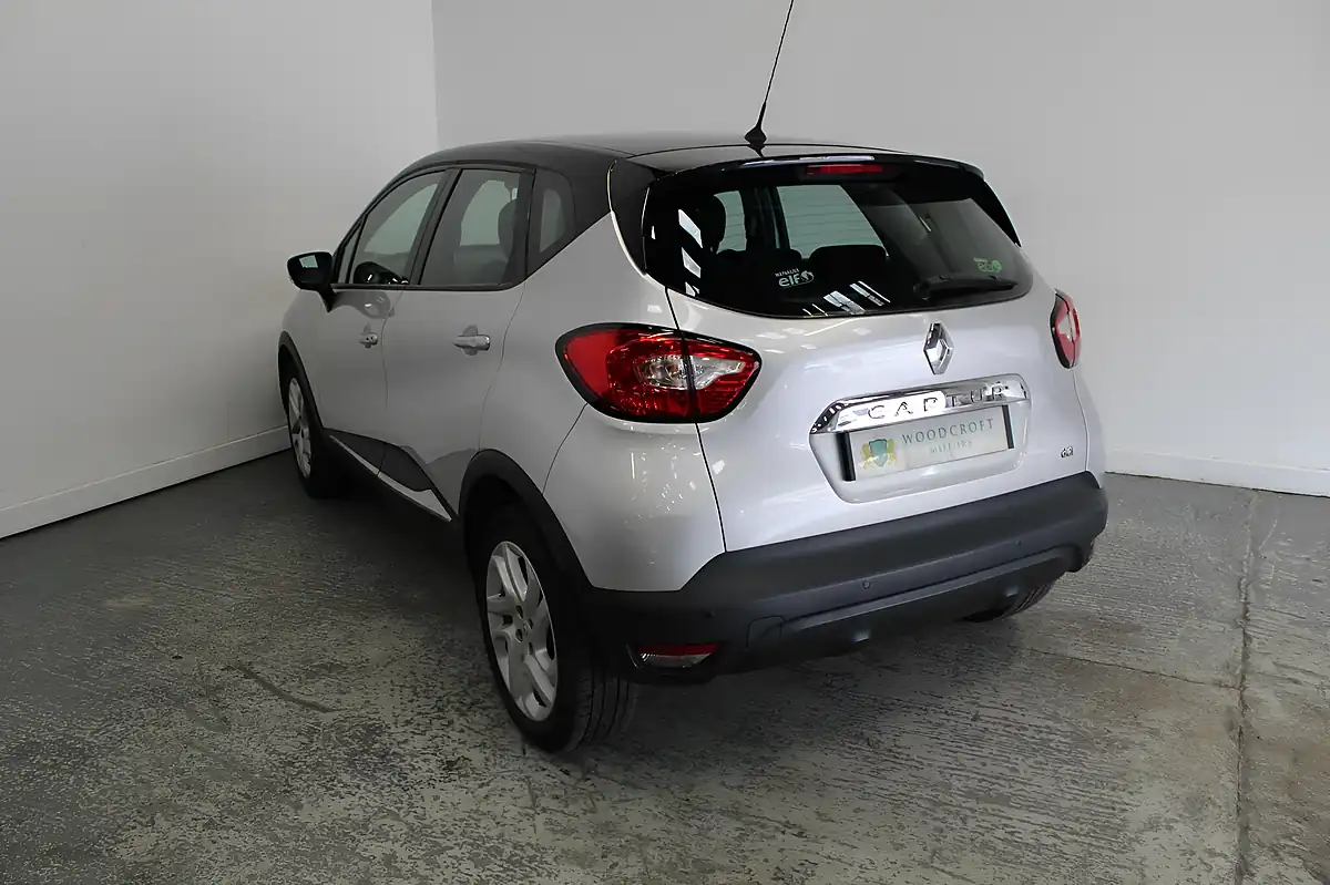 Used 2016 Renault Captur Dynamique Nav Silver - Interior and Exterior details 5