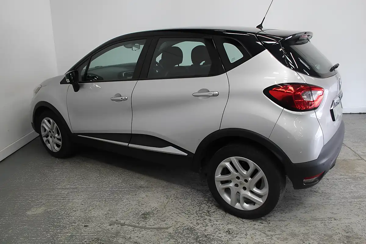 Used 2016 Renault Captur Dynamique Nav Silver - Interior and Exterior details 7