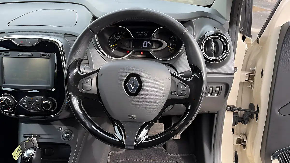 Used 2016 Renault Captur Dynamique Nav White - Interior and Exterior details 11