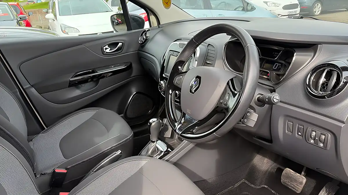Used 2016 Renault Captur Dynamique Nav White - Interior and Exterior details 13