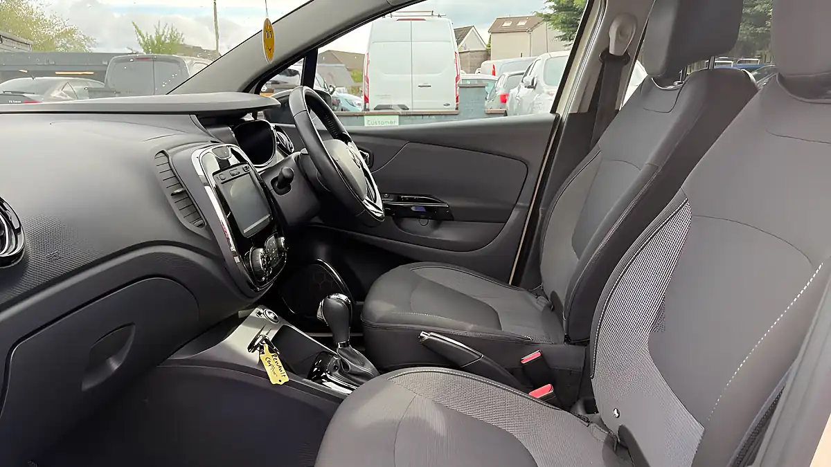Used 2016 Renault Captur Dynamique Nav White - Interior and Exterior details 6