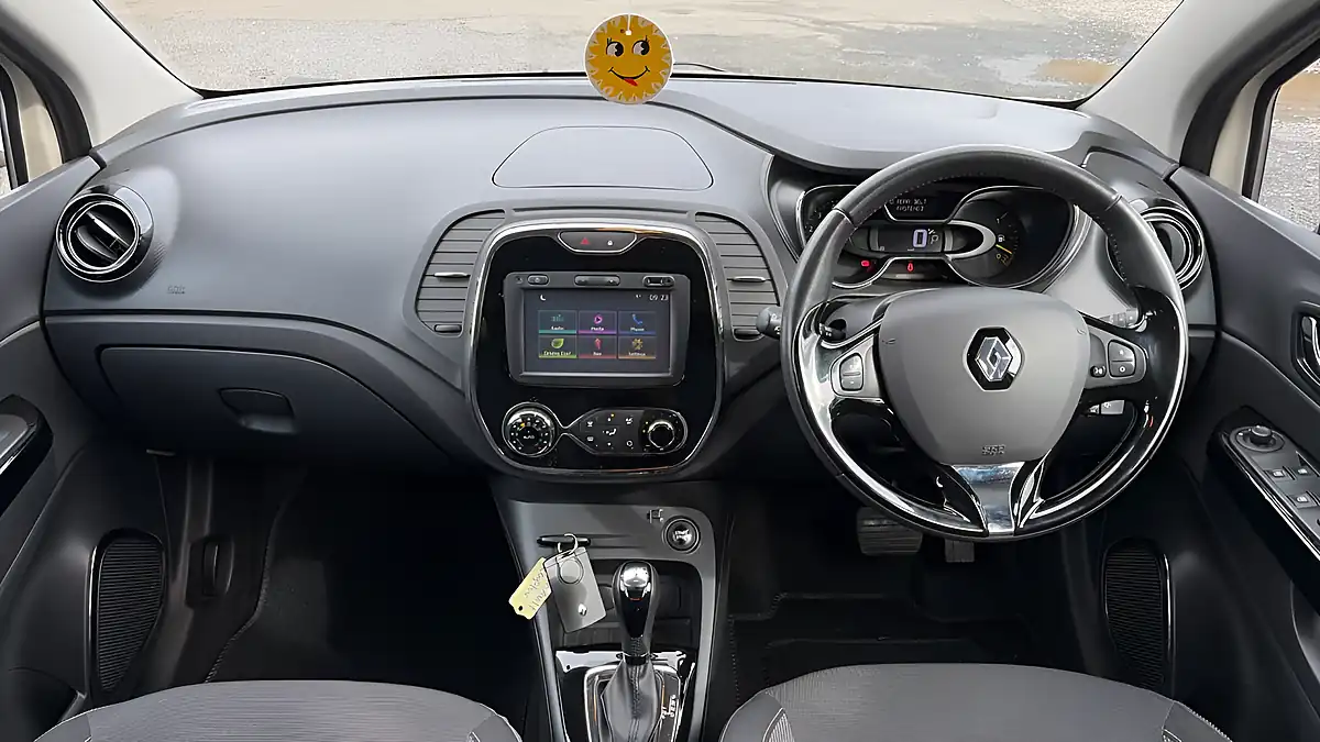 Used 2016 Renault Captur Dynamique Nav White - Interior and Exterior details 7