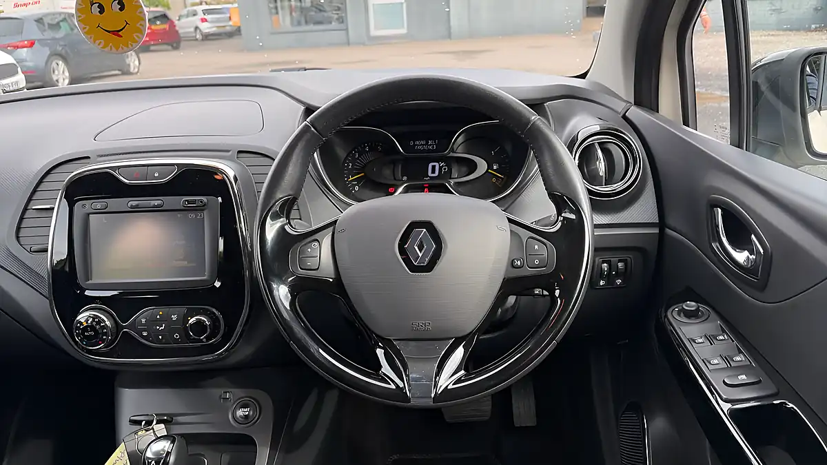 Used 2016 Renault Captur Dynamique Nav White - Interior and Exterior details 8