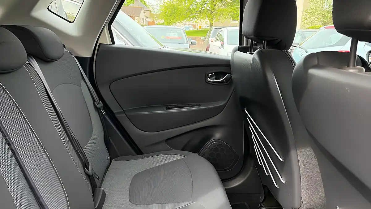 Used 2016 Renault Captur Dynamique Nav White - Interior and Exterior details 9