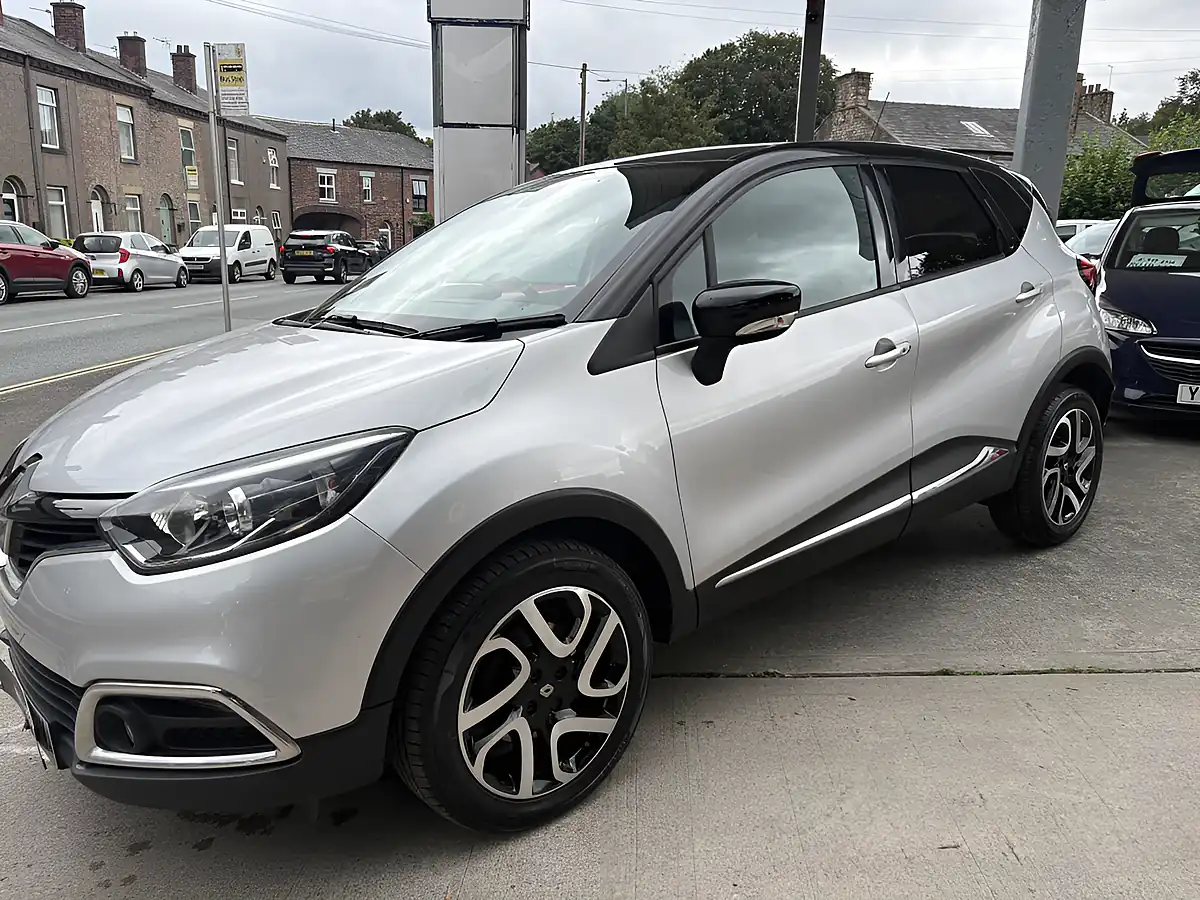 Used 2016 Renault Captur Dynamique S Nav Black - Interior and Exterior details 3