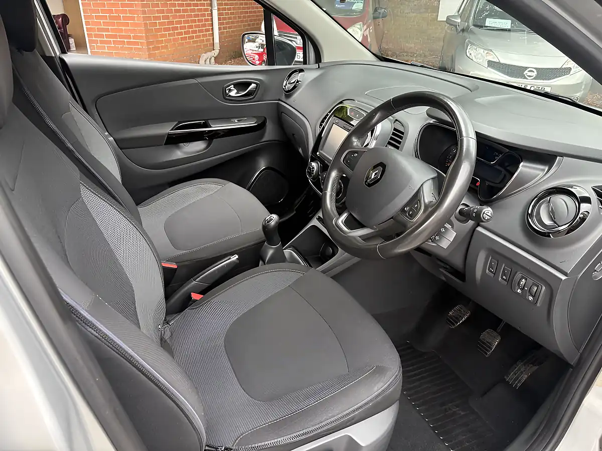 Used 2016 Renault Captur Dynamique S Nav Black - Interior and Exterior details 5