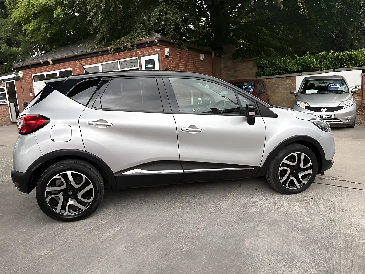 Used 2016 Renault Captur Dynamique S Nav Black - Interior and Exterior details 9
