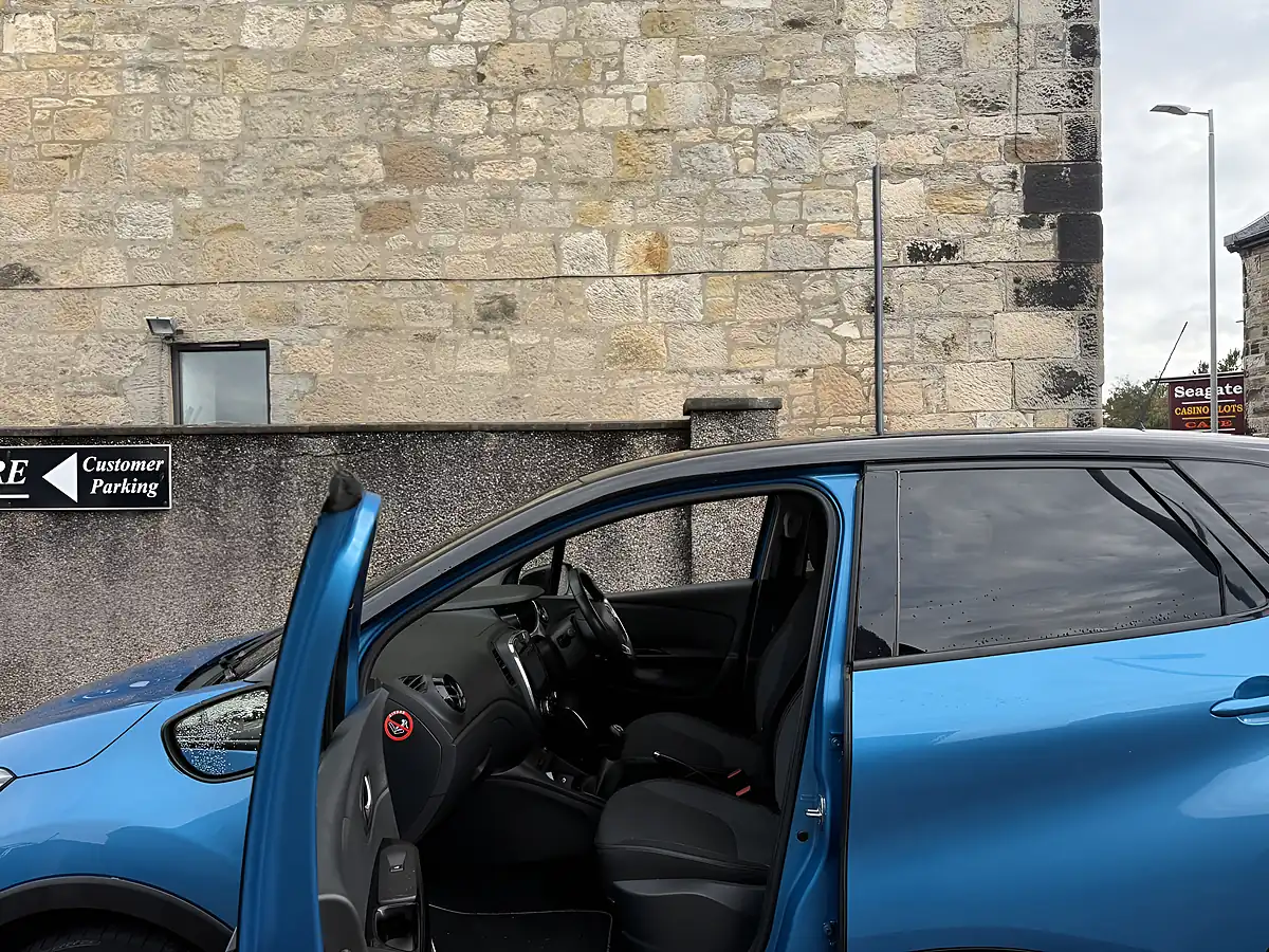 Used 2016 Renault Captur Dynamique S Nav Blue - Interior and Exterior details 16