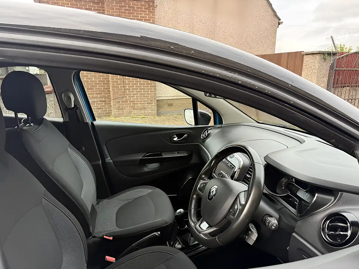 Used 2016 Renault Captur Dynamique S Nav Blue - Interior and Exterior details 7