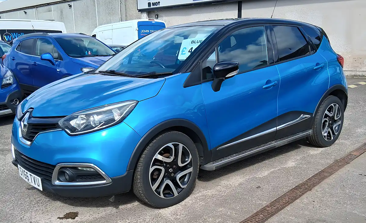 Used 2016 Renault Captur Dynamique S Nav Blue - Interior and Exterior details 3