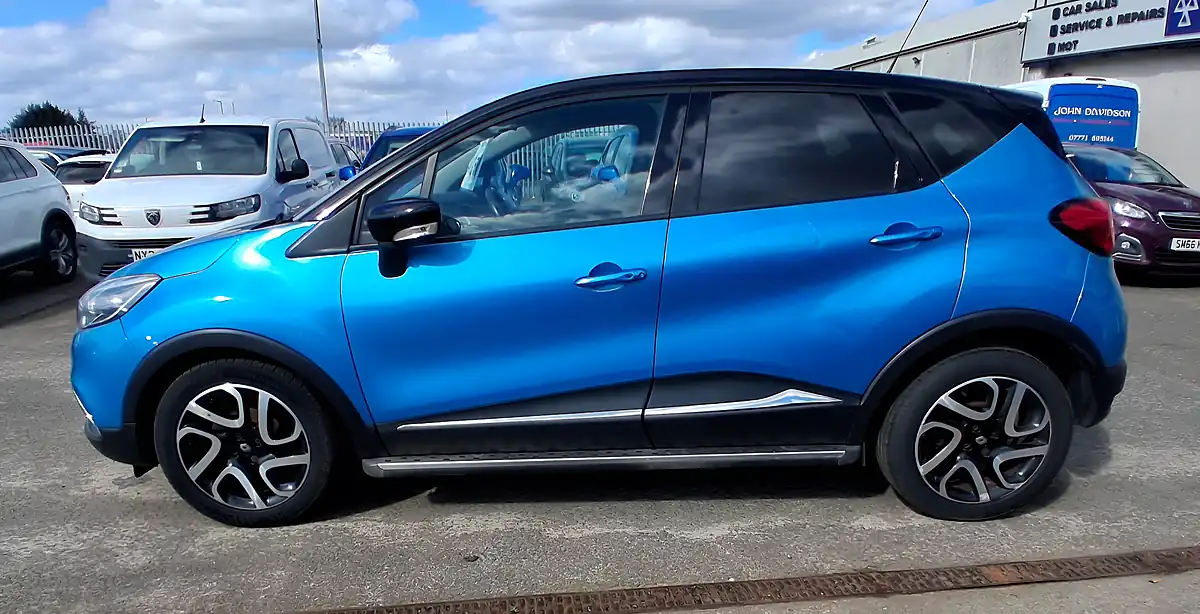 Used 2016 Renault Captur Dynamique S Nav Blue - Interior and Exterior details 4