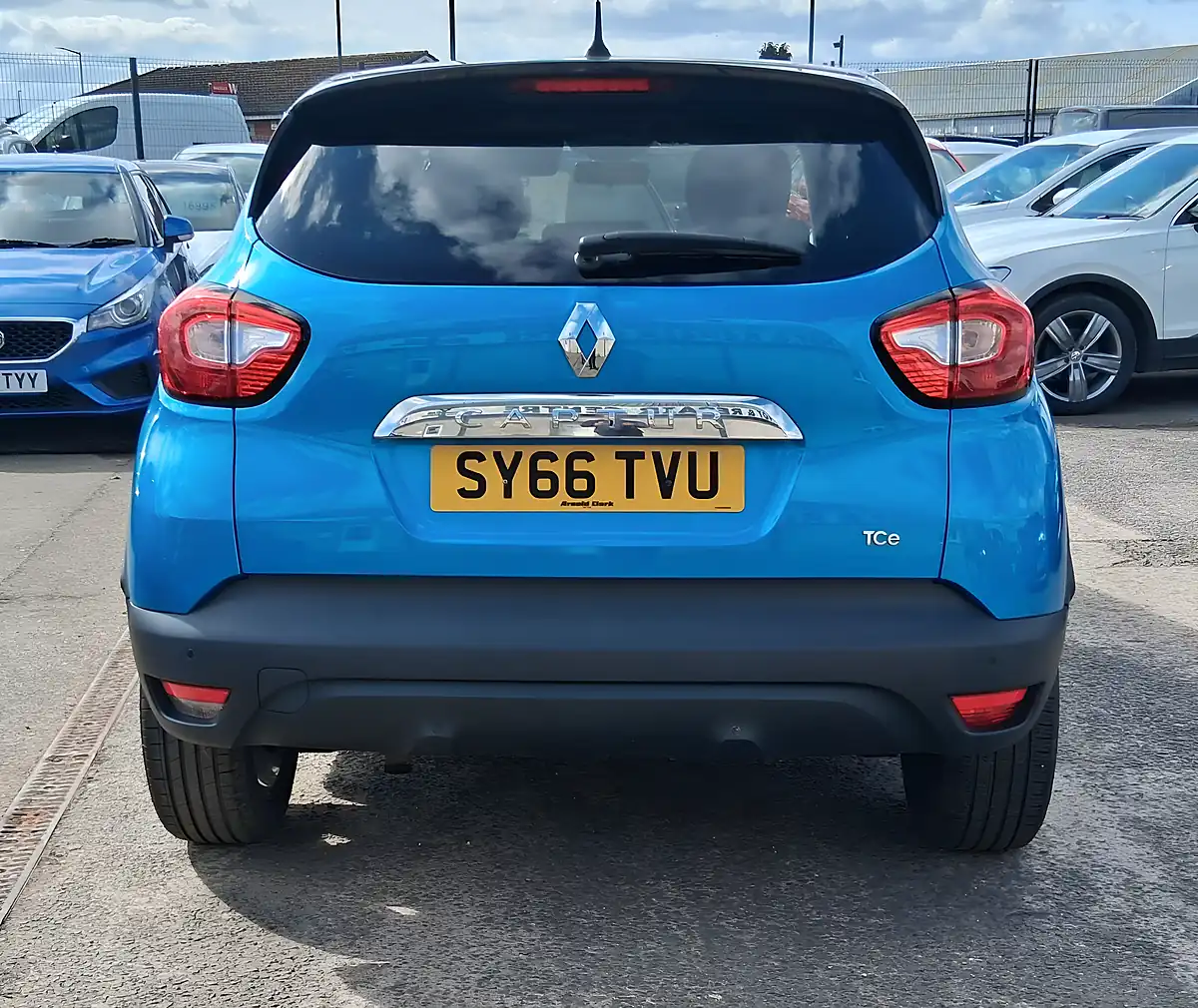 Used 2016 Renault Captur Dynamique S Nav Blue - Interior and Exterior details 6