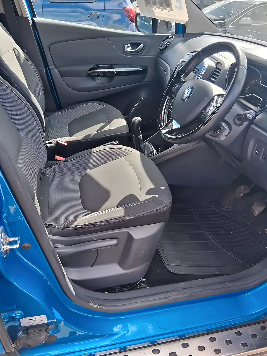 Used 2016 Renault Captur Dynamique S Nav Blue - Interior and Exterior details 9