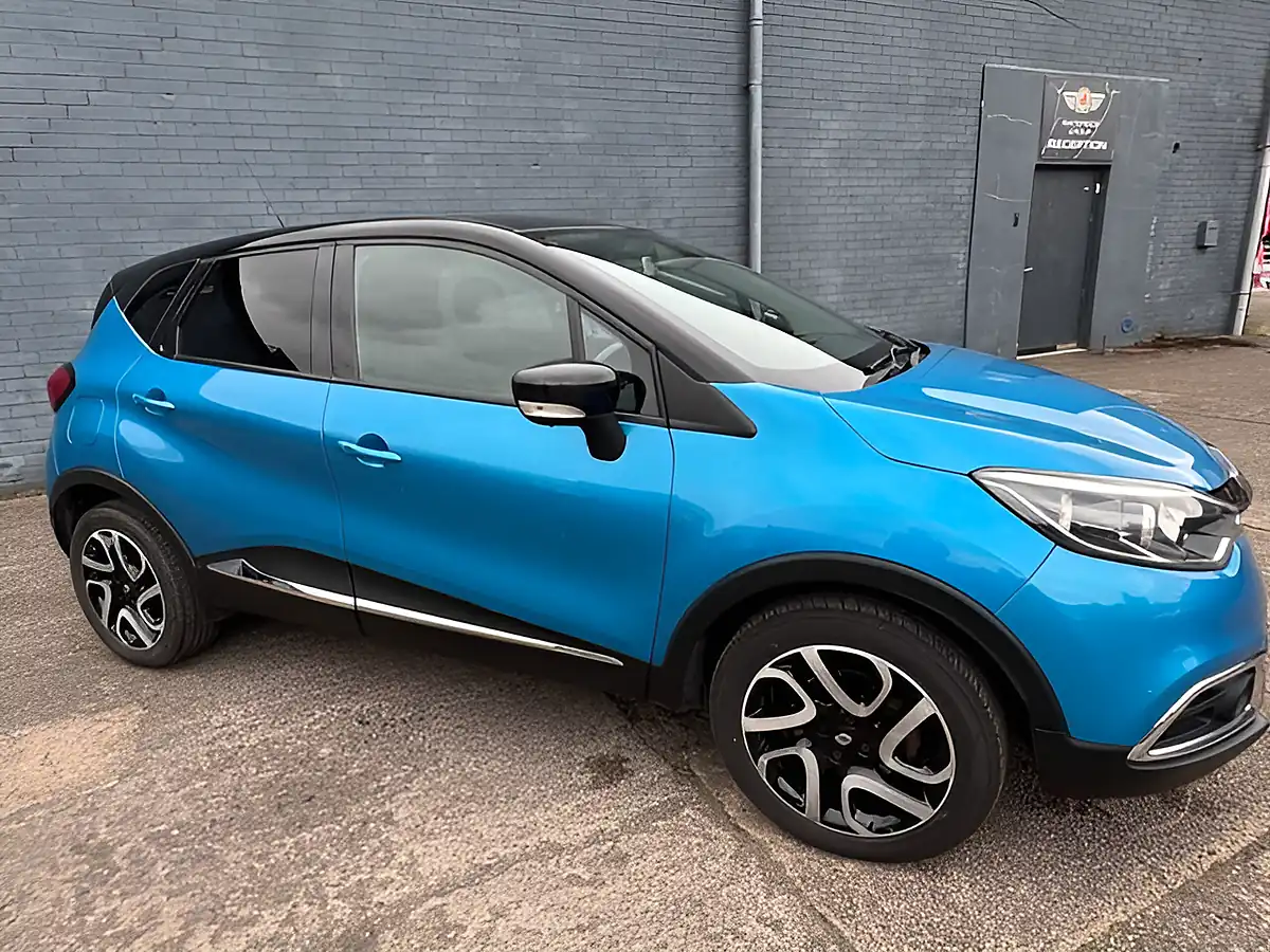 Used 2016 Renault Captur Dynamique S Nav Blue - Interior and Exterior details 8