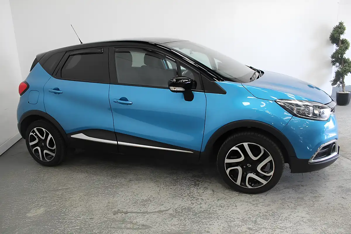 Used 2016 Renault Captur Dynamique S Nav Blue - Interior and Exterior details 4