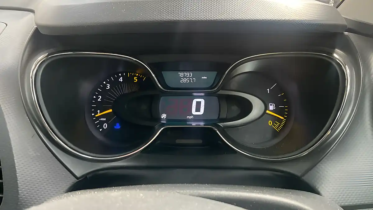 Used 2016 Renault Captur Dynamique S Nav Orange - Interior and Exterior details 15