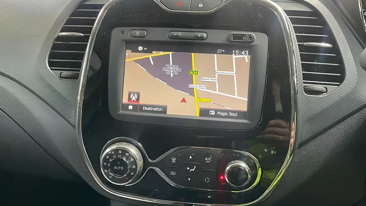 Used 2016 Renault Captur Dynamique S Nav Orange - Interior and Exterior details 16
