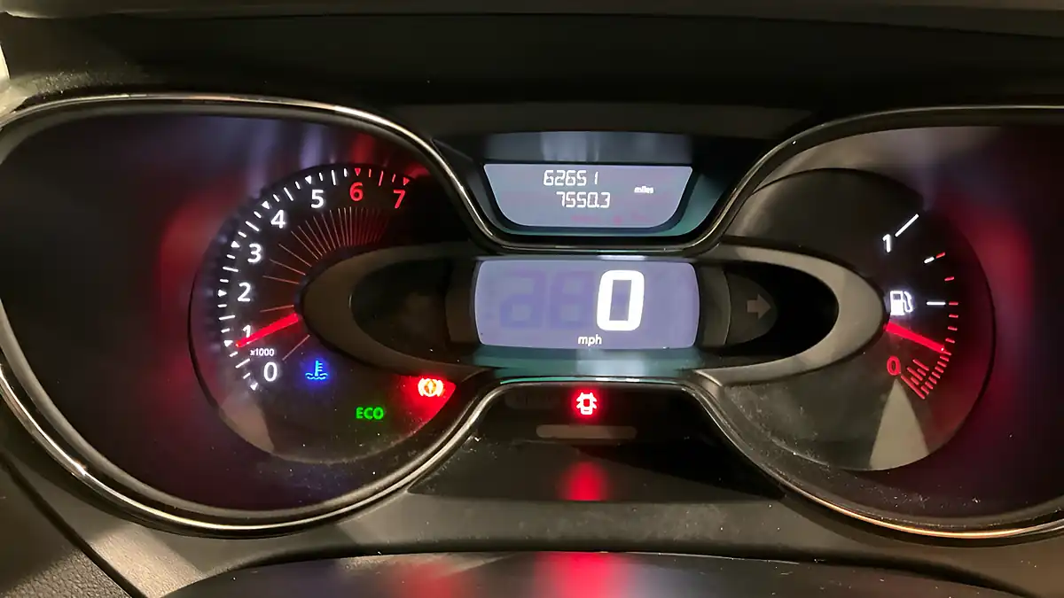 Used 2016 Renault Captur Dynamique S Nav Orange - Interior and Exterior details 10