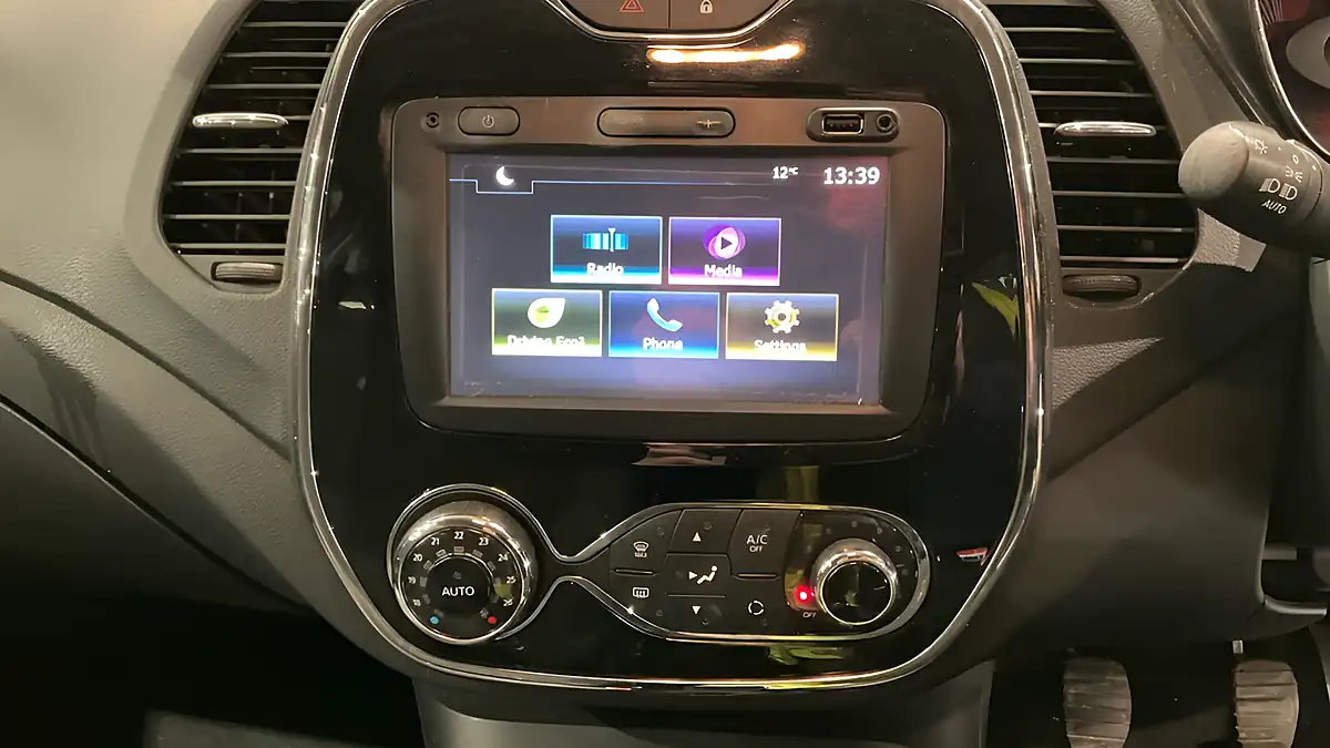 Used 2016 Renault Captur Dynamique S Nav Orange - Interior and Exterior details 11