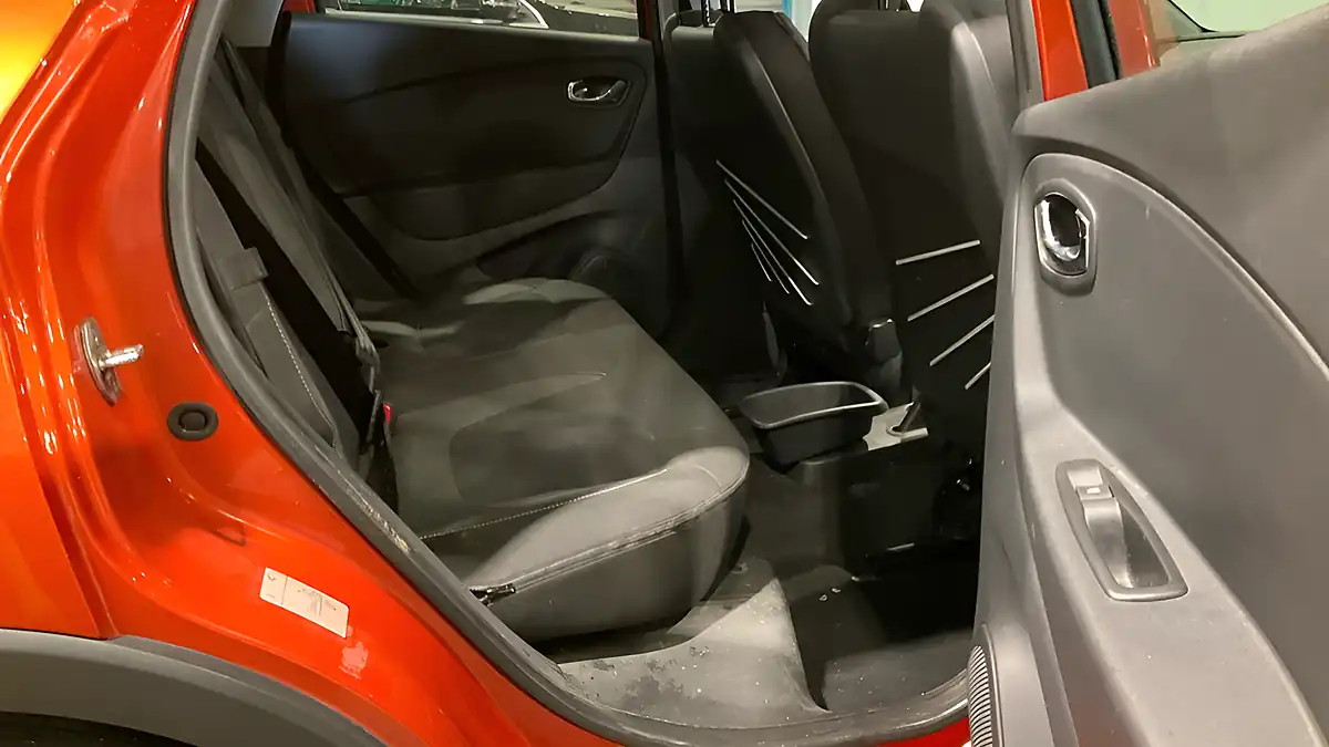 Used 2016 Renault Captur Dynamique S Nav Orange - Interior and Exterior details 8