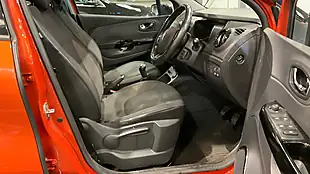 Used 2016 Renault Captur Dynamique S Nav Orange - Interior and Exterior details 9