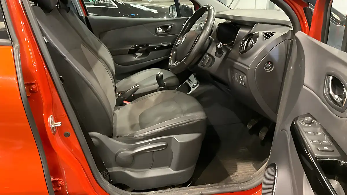 Used 2016 Renault Captur Dynamique S Nav Orange - Interior and Exterior details 9