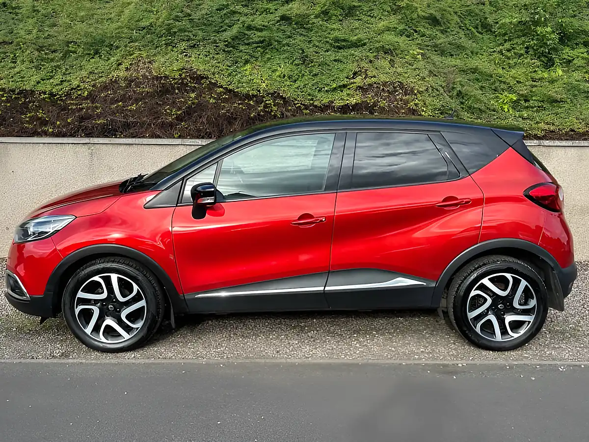Used 2016 Renault Captur Dynamique S Nav Red - Interior and Exterior details 3
