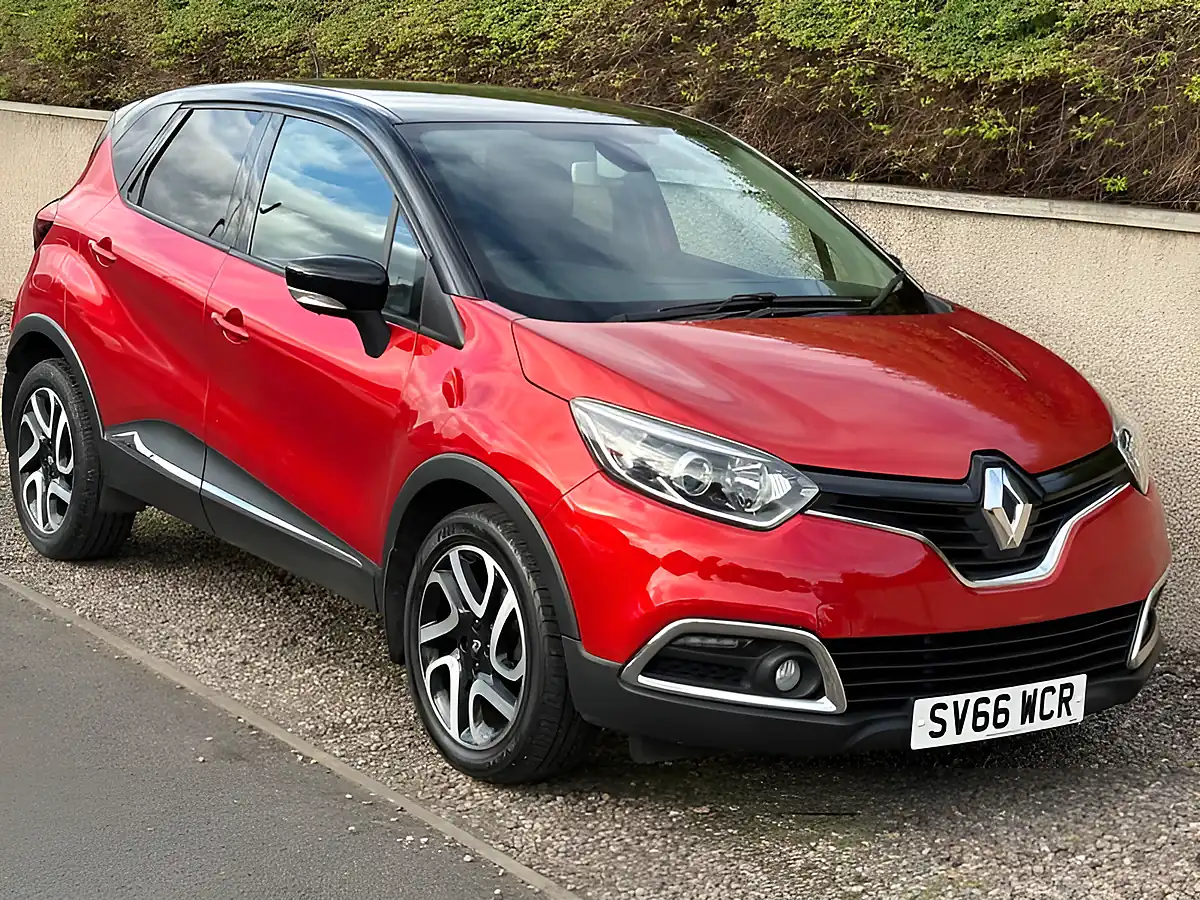 Used 2016 Renault Captur Dynamique S Nav Red - Interior and Exterior details 4