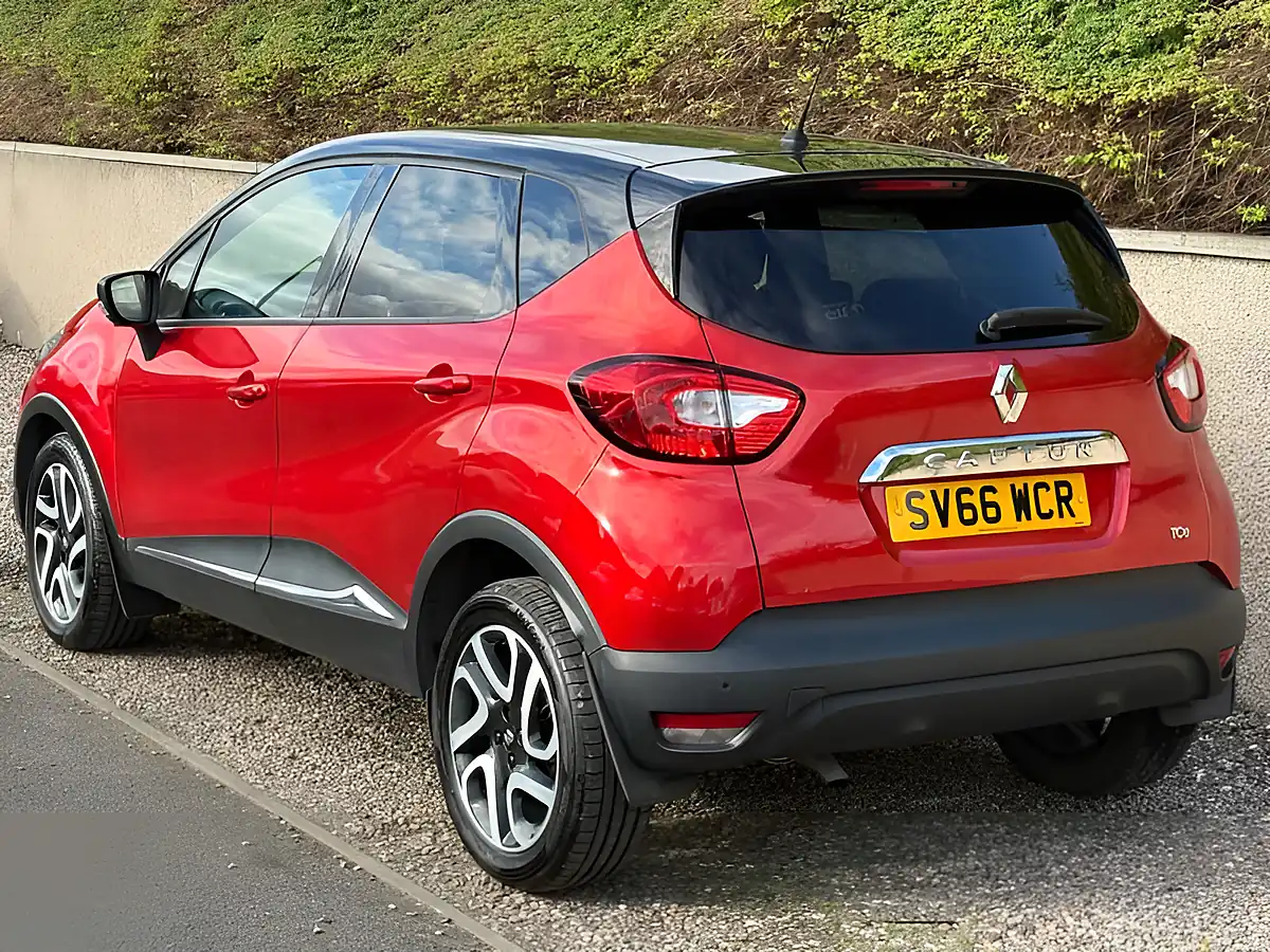 Used 2016 Renault Captur Dynamique S Nav Red - Interior and Exterior details 5