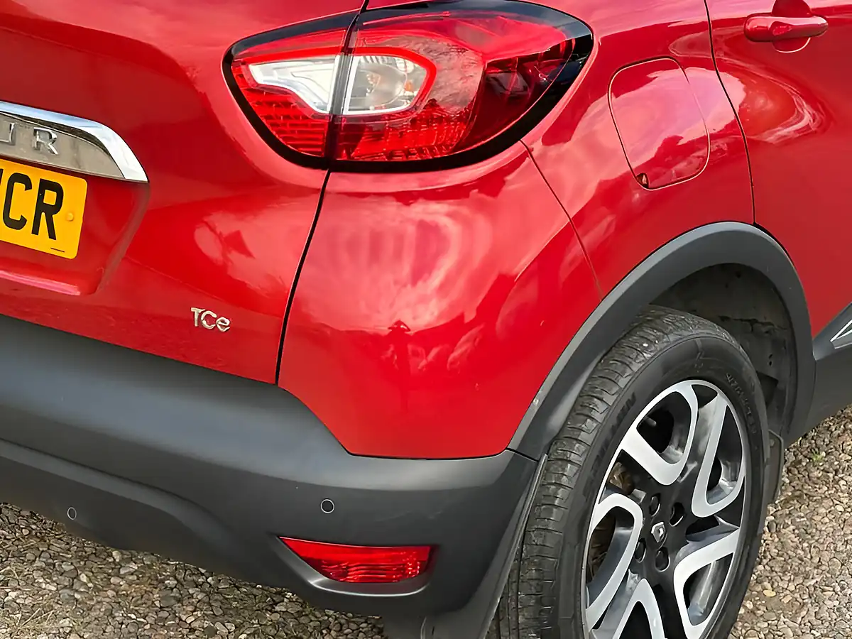 Used 2016 Renault Captur Dynamique S Nav Red - Interior and Exterior details 9