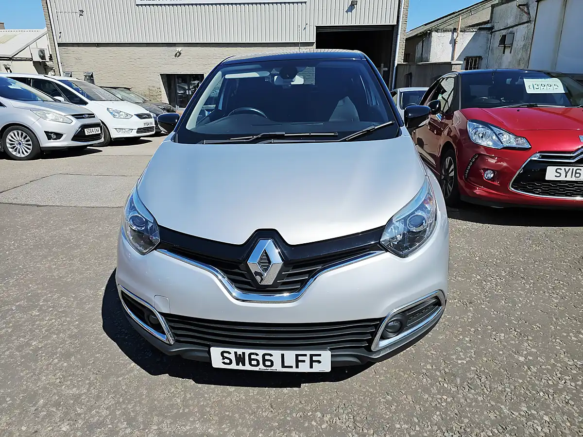 Used 2016 Renault Captur Dynamique S Nav Silver - Front View