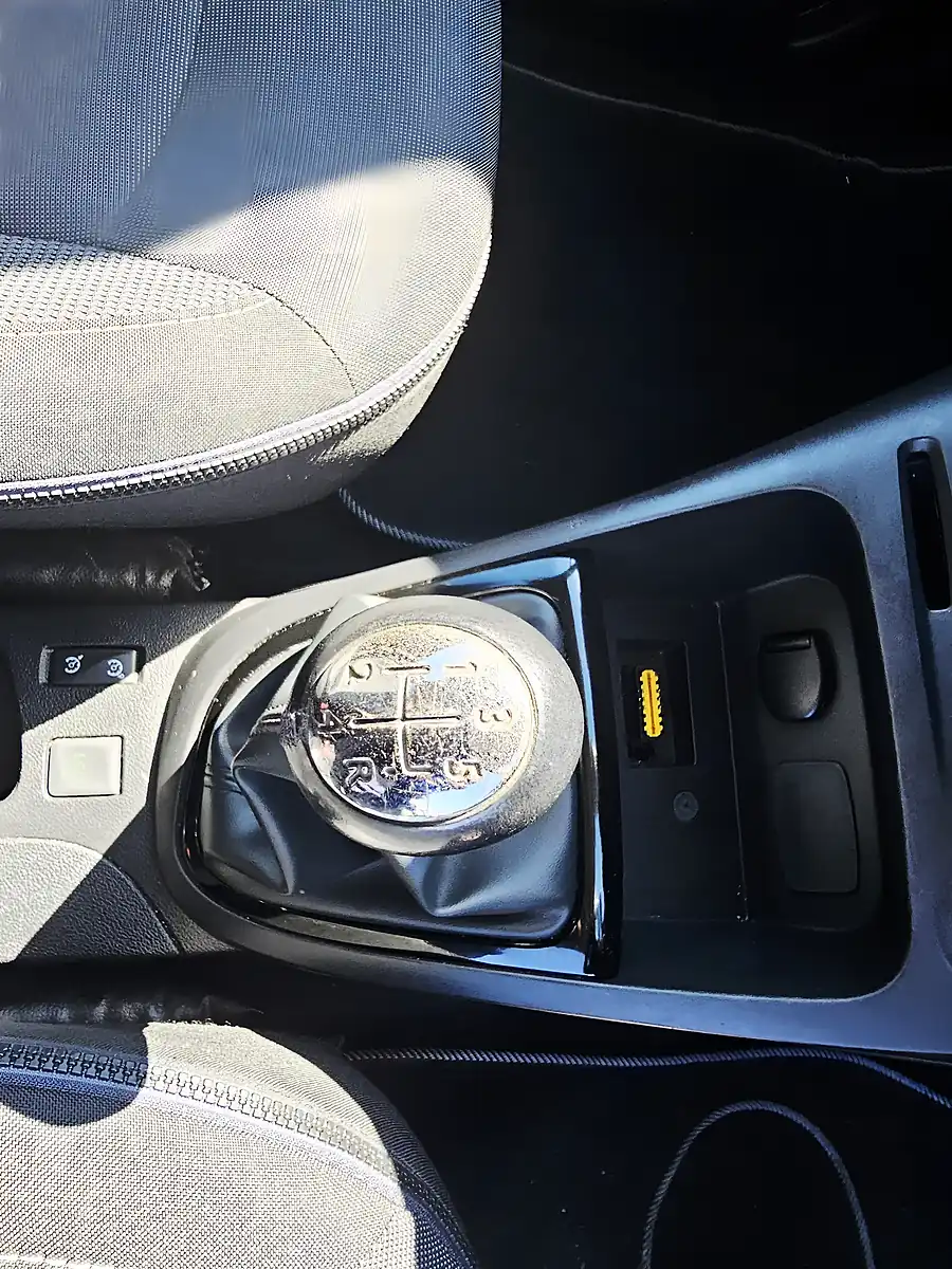 Used 2016 Renault Captur Dynamique S Nav Silver - Interior and Exterior details 10