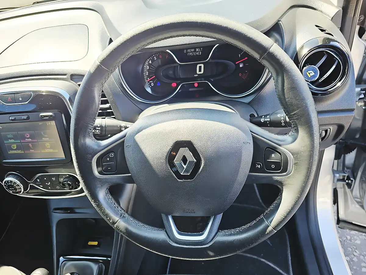 Used 2016 Renault Captur Dynamique S Nav Silver - Interior and Exterior details 13