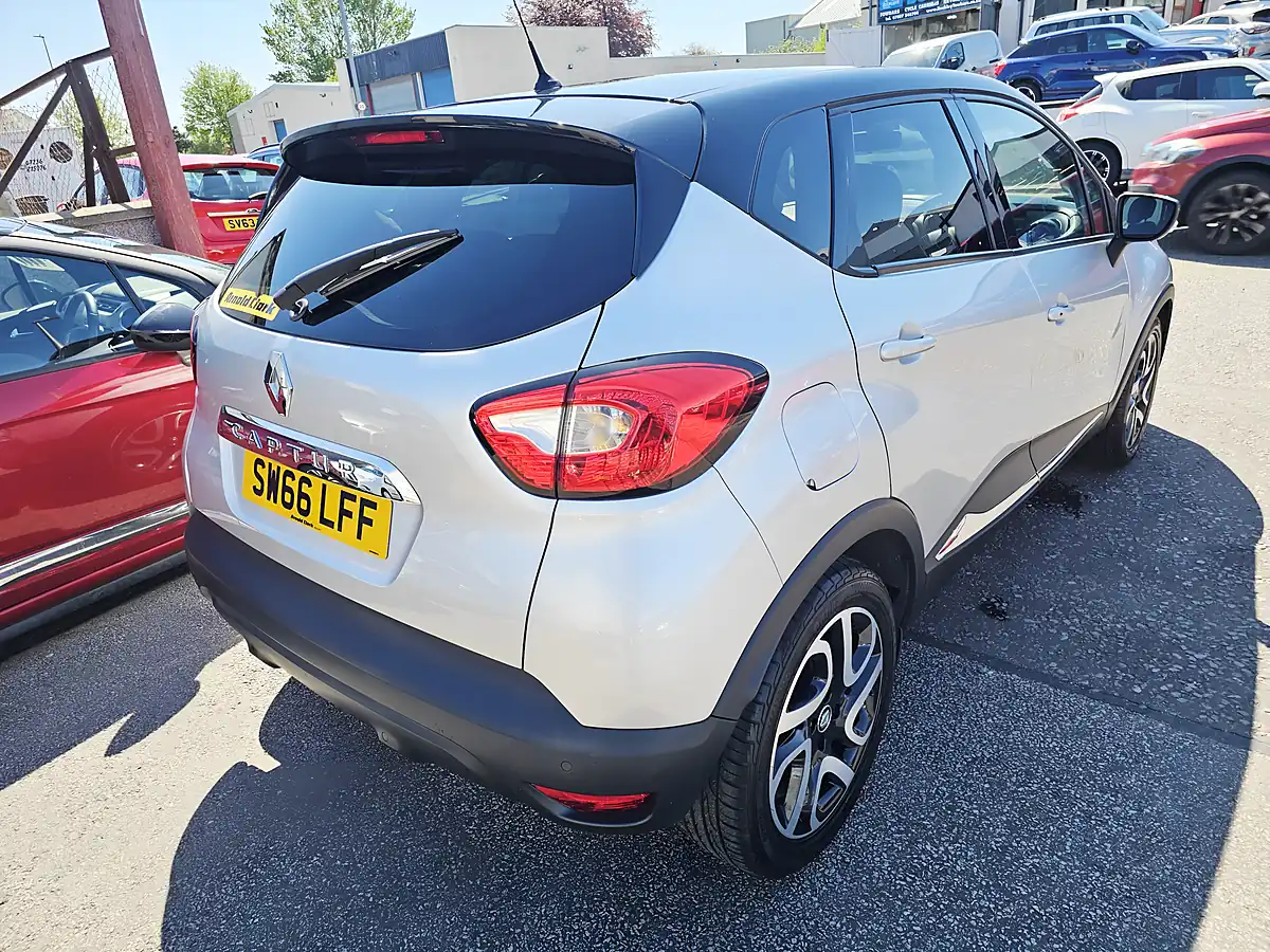 Used 2016 Renault Captur Dynamique S Nav Silver - Interior and Exterior details 3