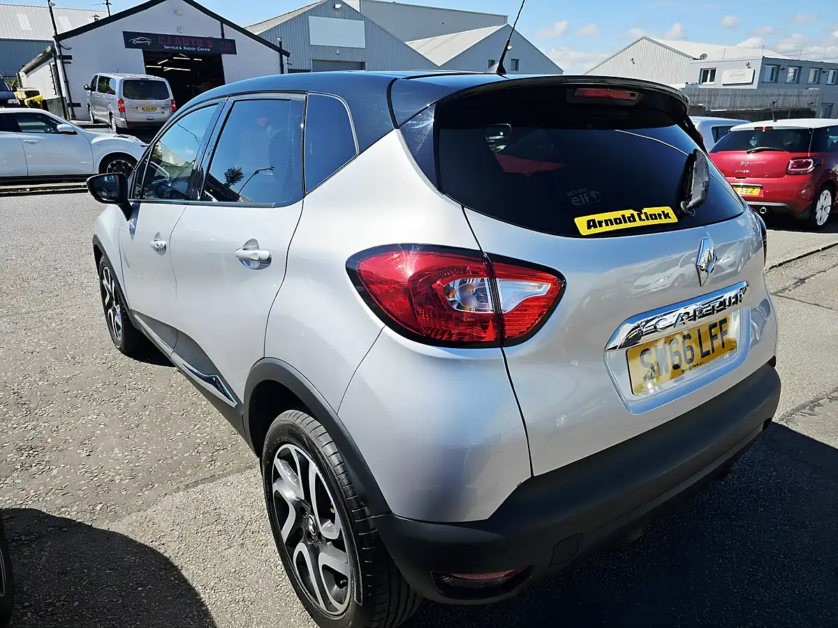 Used 2016 Renault Captur Dynamique S Nav Silver - Interior and Exterior details 5
