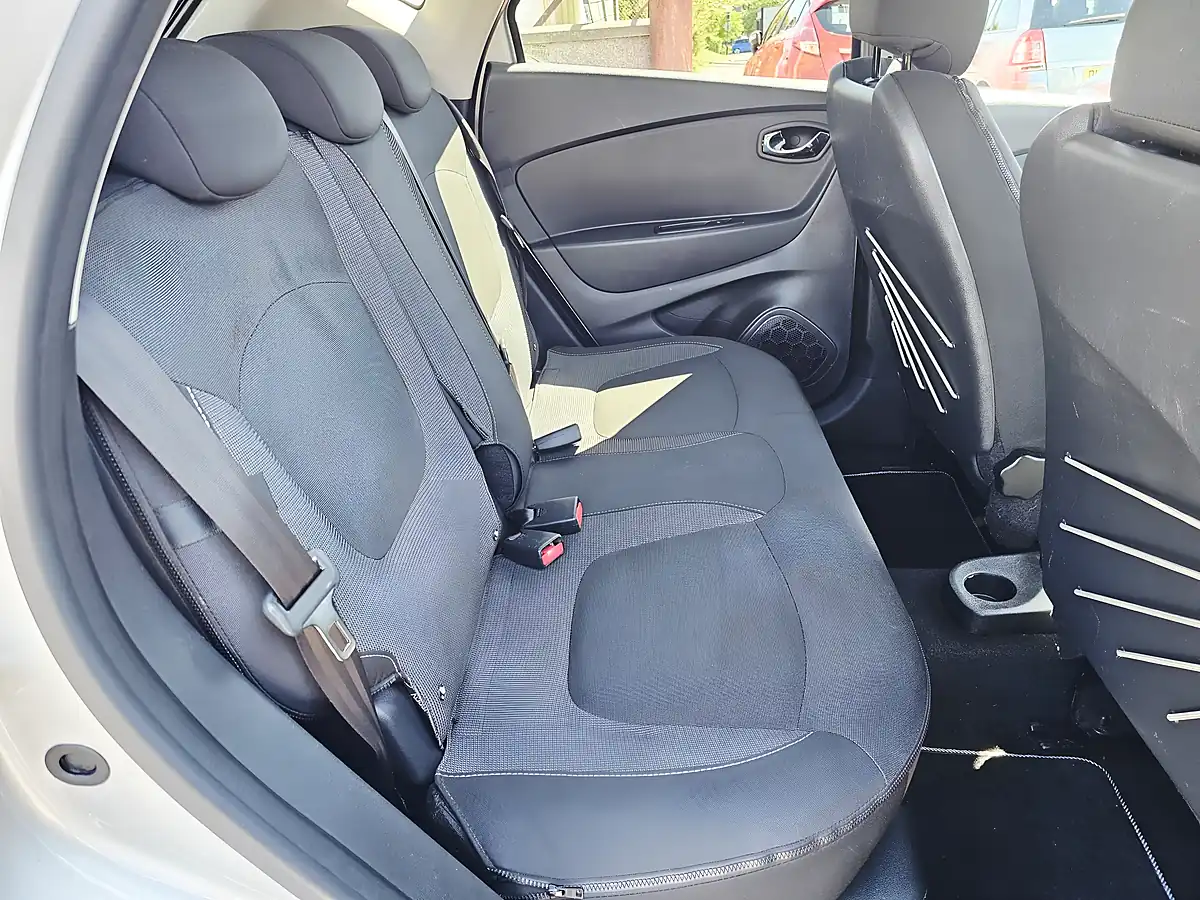 Used 2016 Renault Captur Dynamique S Nav Silver - Interior and Exterior details 8