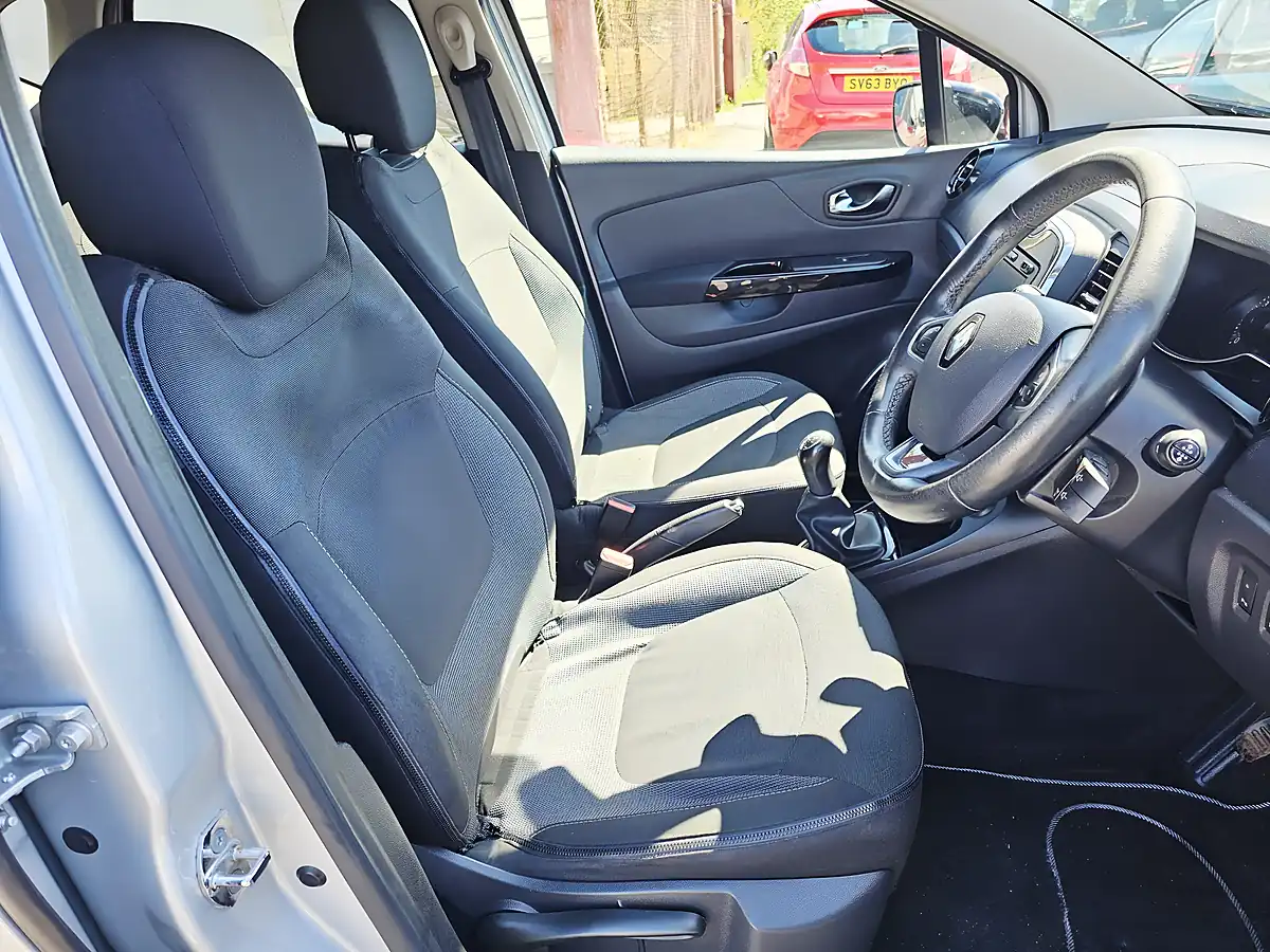 Used 2016 Renault Captur Dynamique S Nav Silver - Interior and Exterior details 9
