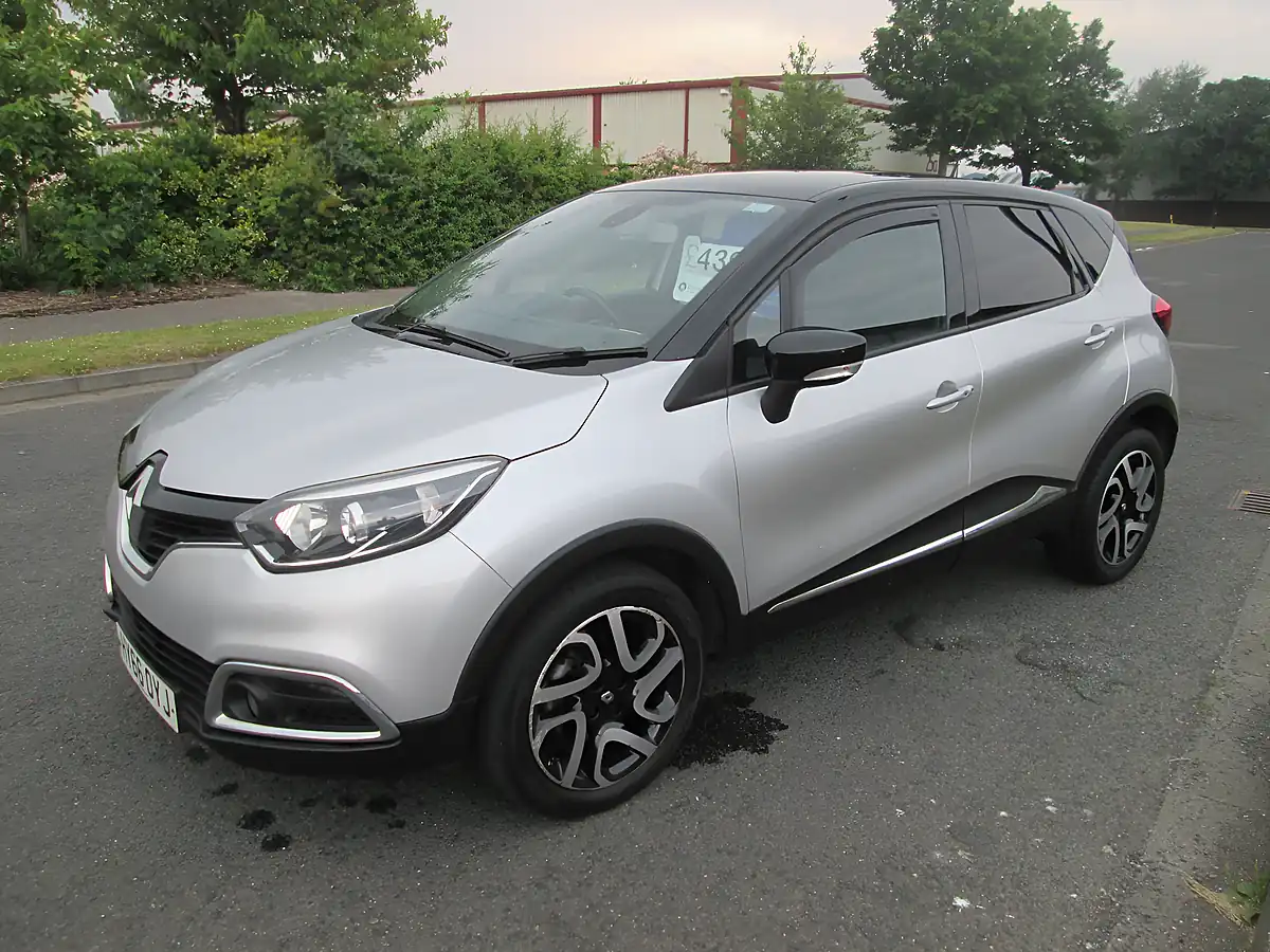 Used 2016 Renault Captur Dynamique S Nav Silver - Front View