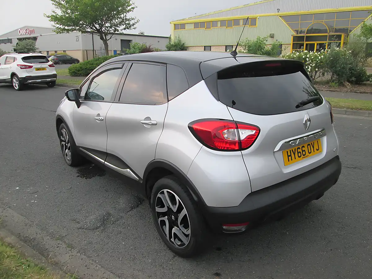 Used 2016 Renault Captur Dynamique S Nav Silver - Interior and Exterior details 3