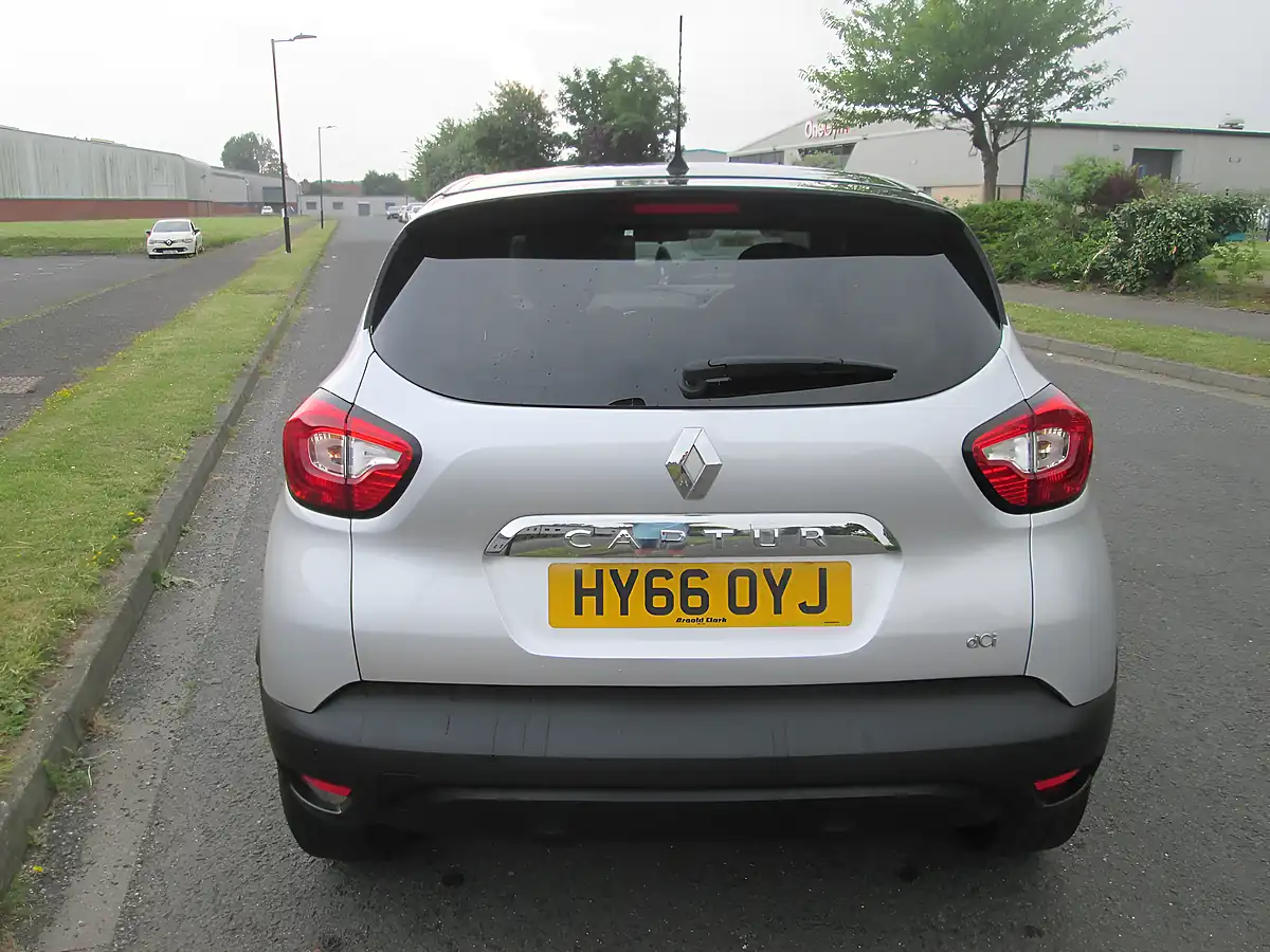 Used 2016 Renault Captur Dynamique S Nav Silver - Interior and Exterior details 4