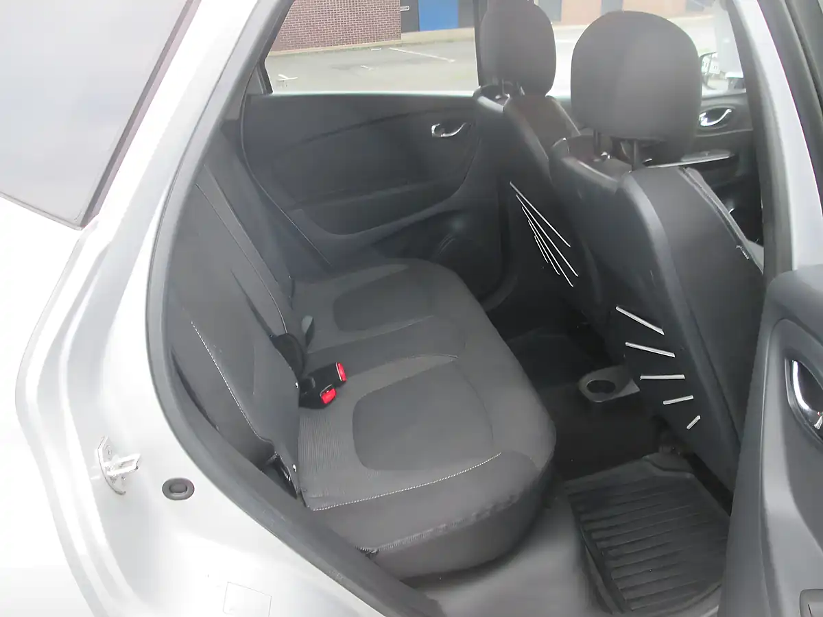 Used 2016 Renault Captur Dynamique S Nav Silver - Interior and Exterior details 8